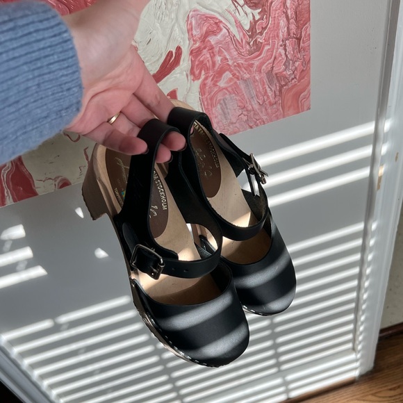 Lotta Highwood Clogs - Picture 1 of 4